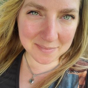 Meet your Posher, Gennifer